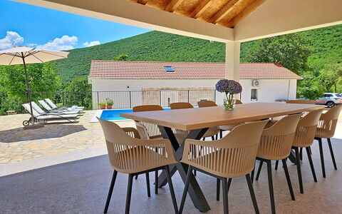 Imotski 424: Building, Wall, Window, Residential Area, Neighbourhood, Facade, House, Town, Home, Balcony