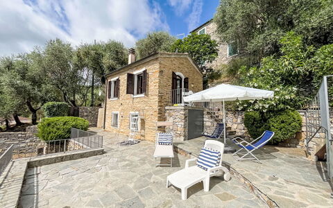 Casetta Pantasina: Building, Wall, Window, Residential Area, Neighbourhood, Facade, House, Town, Home, Balcony