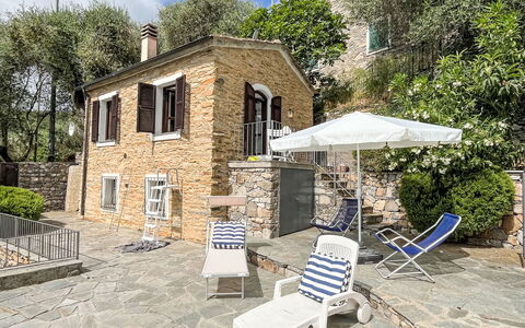 Casetta Pantasina: Building, Wall, Window, Residential Area, Neighbourhood, Facade, House, Town, Home, Balcony