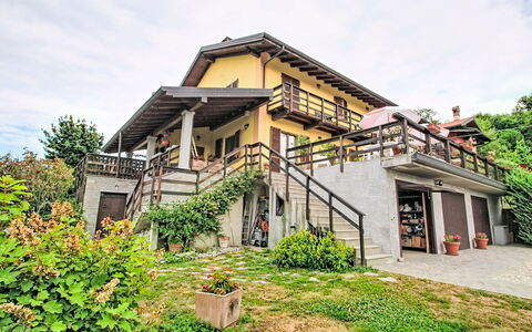 Bb10 Oasi: Building, Wall, Window, Residential Area, Neighbourhood, Facade, House, Town, Home, Balcony