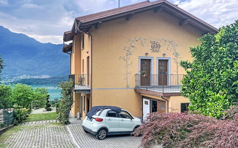 Melissa: Building, Wall, Window, Residential Area, Neighbourhood, Facade, House, Town, Home, Balcony