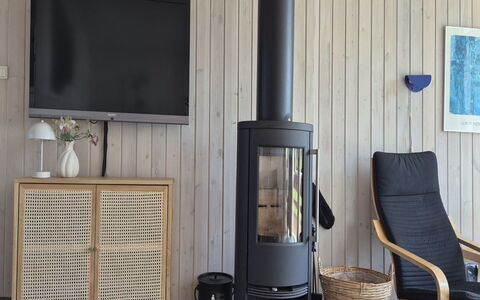 Vinny - 1Km from the Sea: Wood, Furniture, Flooring, Floor, Interior Design, Wood Flooring, Living Room, Hardwood, Wood Stain, Laminate Flooring