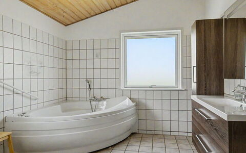 Aderice - 80M from the Sea: Flooring, Interior Design, Plumbing Fixture, Floor, Bathroom, Ceiling, Bathtub, Plumbing, Tap, Room