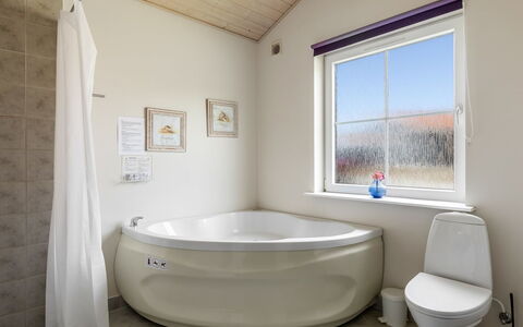 Askatla - 50M to the Fjord: Plumbing Fixture, Bathtub, Bathroom, Flooring, Floor, Interior Design, Plumbing, Ceiling, Tap, Room