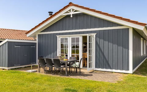 Askatla - 50M to the Fjord: Cottage, Siding, Garden Buildings, Estate, Shed, Porch, Yard, Lawn, Landscaping, Farmhouse