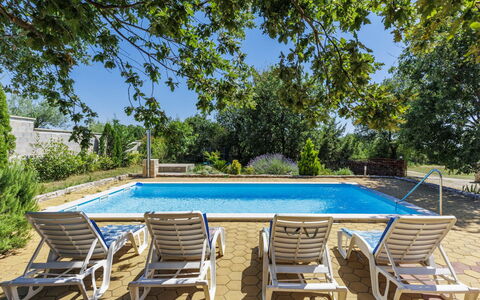 Erminia: Residential Area, Siding, Sash Window, Fence, Balcony, Driveway, Home Fencing, Gate