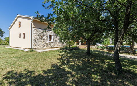 Erminia: Residential Area, Siding, Sash Window, Fence, Balcony, Driveway, Home Fencing, Gate
