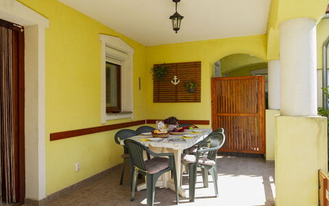 Times: Residential Area, Siding, Sash Window, Fence, Balcony, Driveway, Home Fencing, Gate
