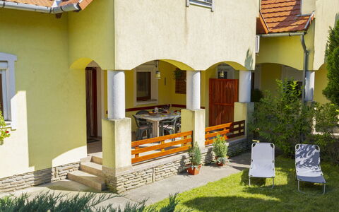 Times: Residential Area, Siding, Sash Window, Fence, Balcony, Driveway, Home Fencing, Gate