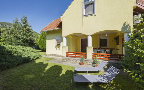Times: Residential Area, Siding, Sash Window, Fence, Balcony, Driveway, Home Fencing, Gate