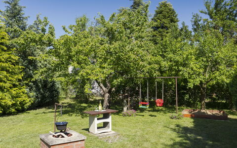 Times: Residential Area, Siding, Sash Window, Fence, Balcony, Driveway, Home Fencing, Gate