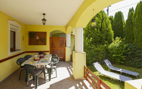 Times: Residential Area, Siding, Sash Window, Fence, Balcony, Driveway, Home Fencing, Gate