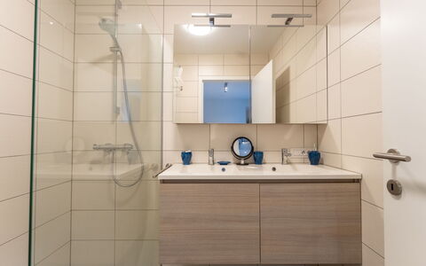 Cosy @ Sea with Terrace: Bathroom, Flooring, Interior Design, Wall, Plumbing Fixture, Floor, Bathroom Sink, Bathroom Cabinet, Sink, Mirror
