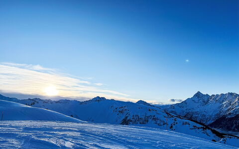 Ferienwohnung Enz: Sky, Blue, Mountainous Landforms, Mountain, Snow, Winter, Sun, Mountain Range, Terrain, Glacial Landform