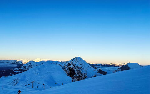 Ferienwohnung Enz: Sky, Blue, Mountain, Mountainous Landforms, Snow, Winter, Mountain Range, Terrain, Glacial Landform, Hill