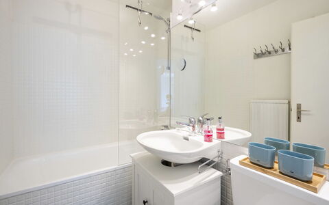 Casa Curnera 8: Bathroom, Interior Design, Plumbing Fixture, Wall, Flooring, Sink, Bathroom Sink, Floor, Tap, Mirror