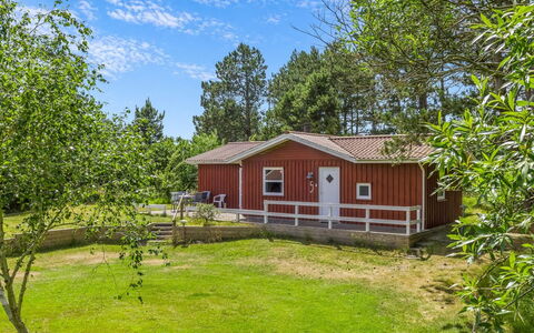 Oke - 1.2Km from the Sea: Grass, House, Cottage, Shrub, Land Lot, Home, Rural Area, Human Settlement, Estate