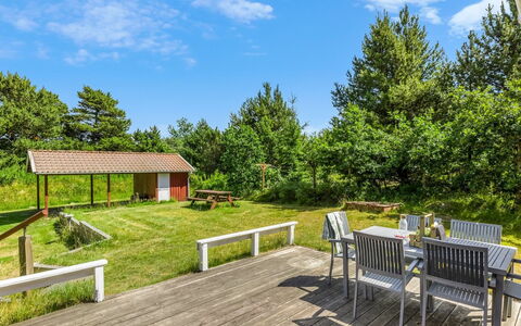 Oke - 1.2Km from the Sea: Shrub, Land Lot, Cottage, Hardwood, Garden, Plank, Deck, Wood Stain, Landscaping, Yard