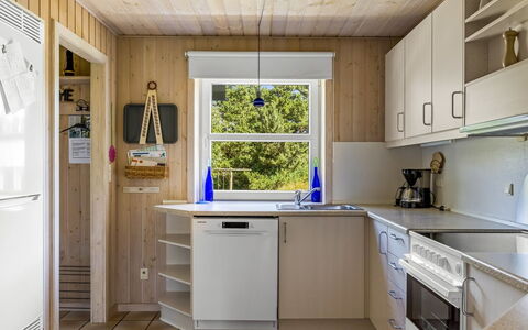 Oke - 1.2Km from the Sea: Wood, Kitchen, Flooring, Interior Design, Floor, Major Appliance, Countertop, Ceiling, Furniture, Room