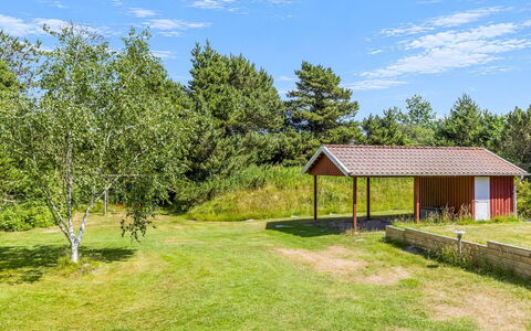 Oke - 1.2Km from the Sea: Grass, Shrub, Land Lot, Cottage, Rural Area, Garden, Groundcover, Garden Buildings, Shed, Meadow