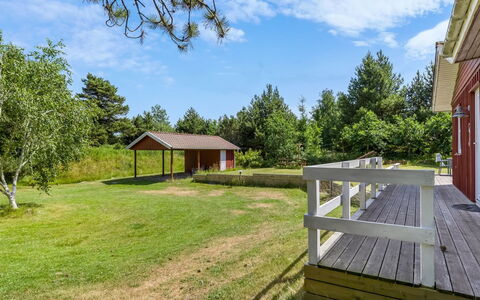 Oke - 1.2Km from the Sea: Grass, Shrub, Land Lot, Cottage, Rural Area, Home, Human Settlement, Estate, Garden, Lawn