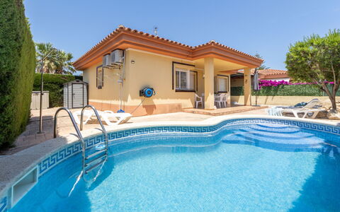 Lisa: Swimming Pool, Leisure, Resort, Vacation, Outdoor Furniture, Villa, Eco Hotel, Estate, Hacienda, Hotel