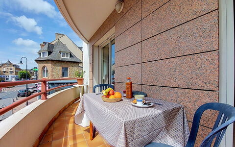 Hotel de Ville: Apartment, Balcony, Wood Stain, Tile