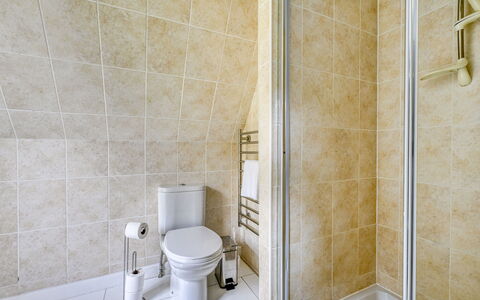 Loch Oich View (Lodge 6): Flooring, Floor, Ceiling, Plumbing Fixture, Tile, Bathroom, Plumbing, Shower, Toilet