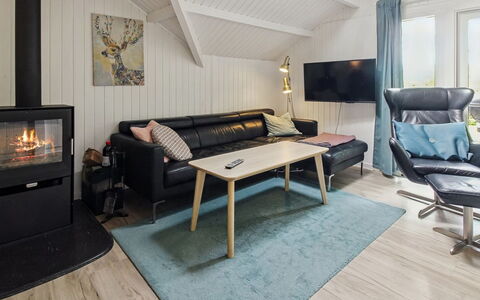 Maini - 30Km from the Sea: Furniture, Interior Design, Flooring, Floor, Couch, Wood, Room, Living Room, Ceiling, Television