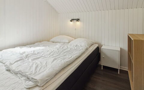 Maini - 30Km from the Sea: Bedroom, Wood, Bed, Bed Sheet, Floor, Flooring, Ceiling, Bedding, Interior Design, Bed Frame