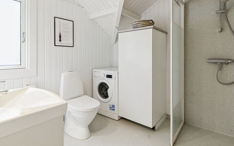 Maini - 30Km from the Sea: Flooring, Floor, Wood, Plumbing Fixture, Interior Design, Ceiling, Room, Sink, Tap, Plumbing