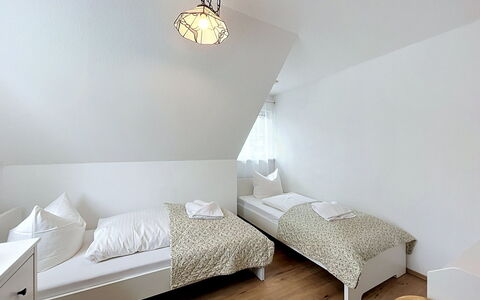 Hohe Kiefern: Bedroom, Wood, Floor, Bed, Flooring, Bedding, Bed Sheet, Interior Design, Home, Ceiling