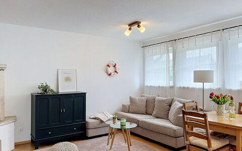 Hohe Kiefern: Furniture, Interior Design, Couch, Wall, Flooring, Floor, Wood, Ceiling, Room, Living Room