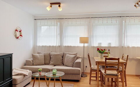 Hohe Kiefern: Furniture, Interior Design, Couch, Flooring, Floor, Wall, Room, Wood, Ceiling, Living Room