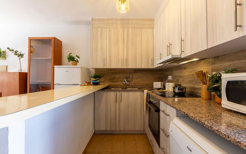 Nuri: Family Car, Apartment, Luxury Vehicle, Mid-Size Car, Parking, Sedan, Compact Car, City Car