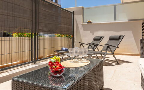 Ciudad Jardin Ii: Family Car, Apartment, Luxury Vehicle, Mid-Size Car, Parking, Sedan, Compact Car, City Car