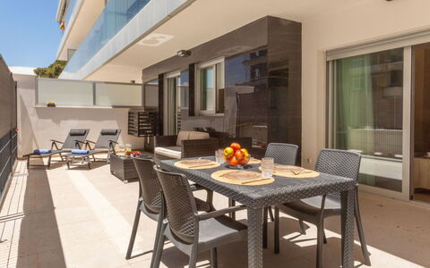 Ciudad Jardin Ii: Family Car, Apartment, Luxury Vehicle, Mid-Size Car, Parking, Sedan, Compact Car, City Car