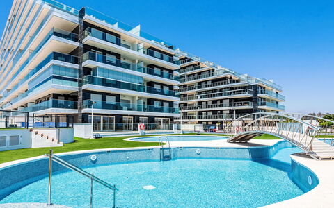 Ciudad Jardin Ii: Family Car, Apartment, Luxury Vehicle, Mid-Size Car, Parking, Sedan, Compact Car, City Car