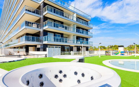 Ciudad Jardin Ii: Family Car, Apartment, Luxury Vehicle, Mid-Size Car, Parking, Sedan, Compact Car, City Car