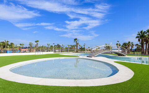 Ciudad Jardin Ii: Family Car, Apartment, Luxury Vehicle, Mid-Size Car, Parking, Sedan, Compact Car, City Car
