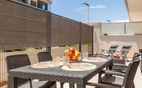 Ciudad Jardin Ii: Family Car, Apartment, Luxury Vehicle, Mid-Size Car, Parking, Sedan, Compact Car, City Car