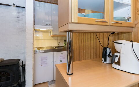 Juhlamenot Mökki 9: Family Car, Apartment, Luxury Vehicle, Mid-Size Car, Parking, Sedan, Compact Car, City Car