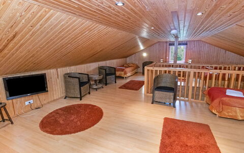 Juhlamenot Mökki 12: Family Car, Apartment, Luxury Vehicle, Mid-Size Car, Parking, Sedan, Compact Car, City Car