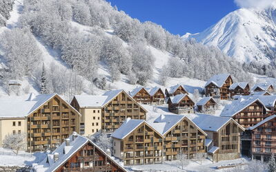 Vaujany 125: Family Car, Apartment, Luxury Vehicle, Mid-Size Car, Parking, Sedan, Compact Car, City Car