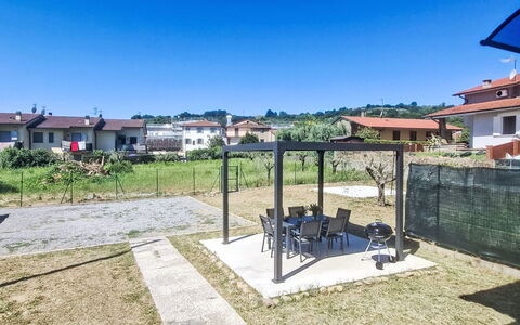 Sondolo: Family Car, Apartment, Luxury Vehicle, Mid-Size Car, Parking, Sedan, Compact Car, City Car