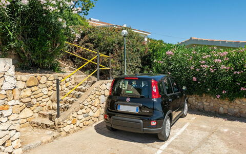 Mirarei: Family Car, Apartment, Luxury Vehicle, Mid-Size Car, Parking, Sedan, Compact Car, City Car