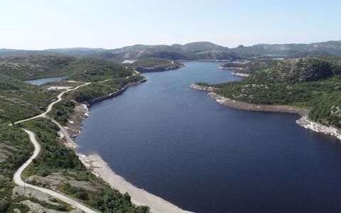 Hellebu: Water Resources, Water, Body Of Water, Waterway, Bank, Watercourse, Coast, Coastal And Oceanic Landforms, Channel, Lake