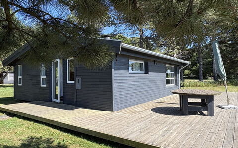 Vilmar - 450M from the Sea: Wood, Cottage, Door, Plank, Siding, Hardwood, Garden Buildings, Deck, Log Cabin