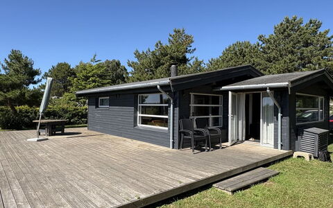 Vilmar - 450M from the Sea: Cottage, Plank, Shade, Deck, Hardwood, Log Cabin