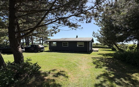Vilmar - 450M from the Sea: Cottage, Lawn, Yard, Garden Buildings